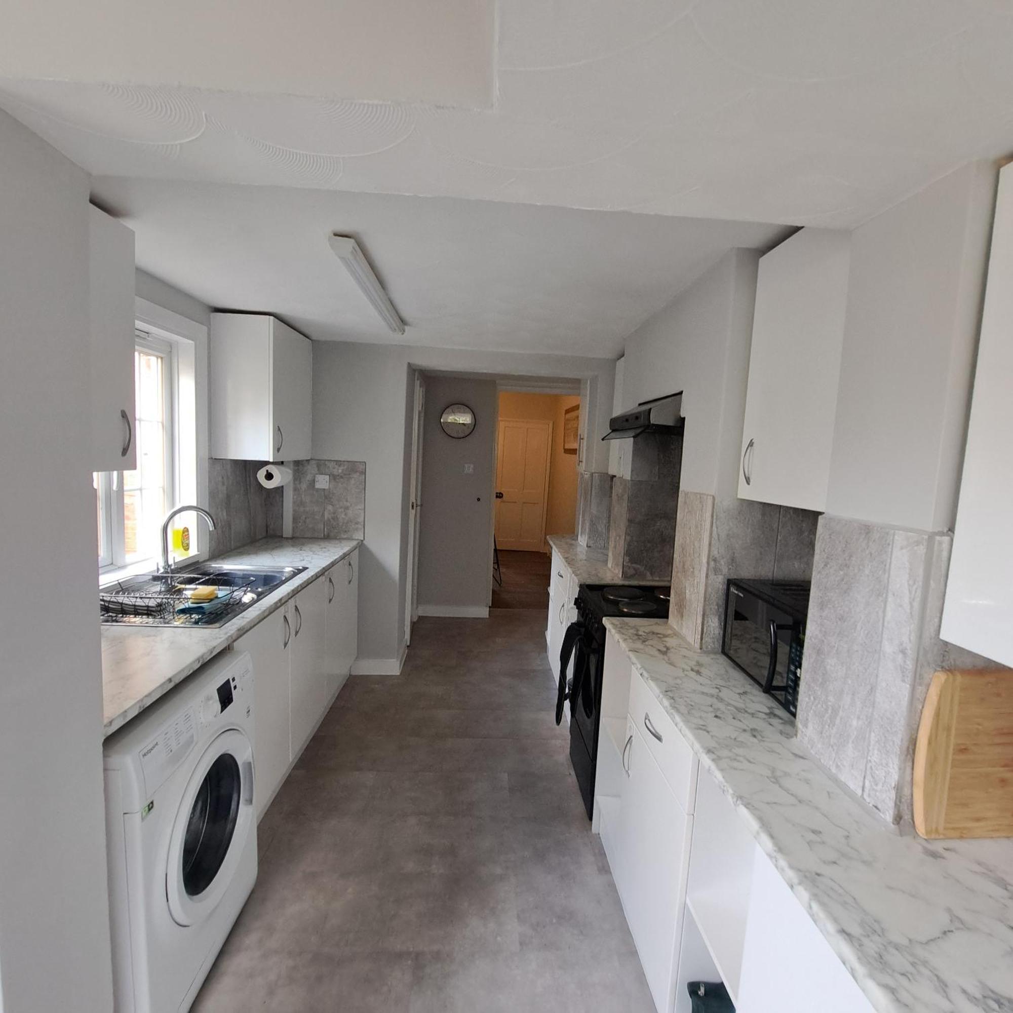 Generous 3 Bed In The Heart Of The Village هنتينجتون المظهر الخارجي الصورة