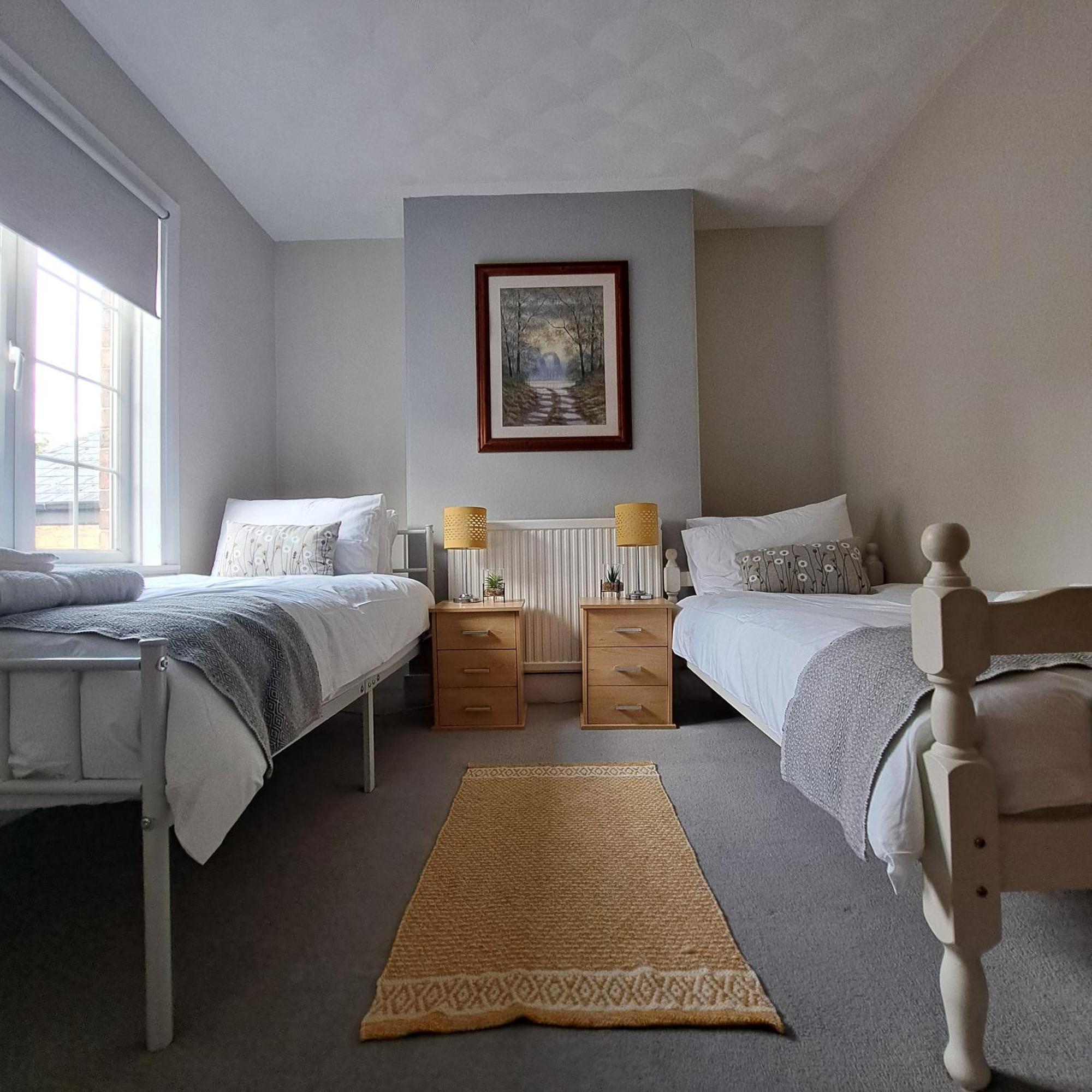 Generous 3 Bed In The Heart Of The Village هنتينجتون المظهر الخارجي الصورة