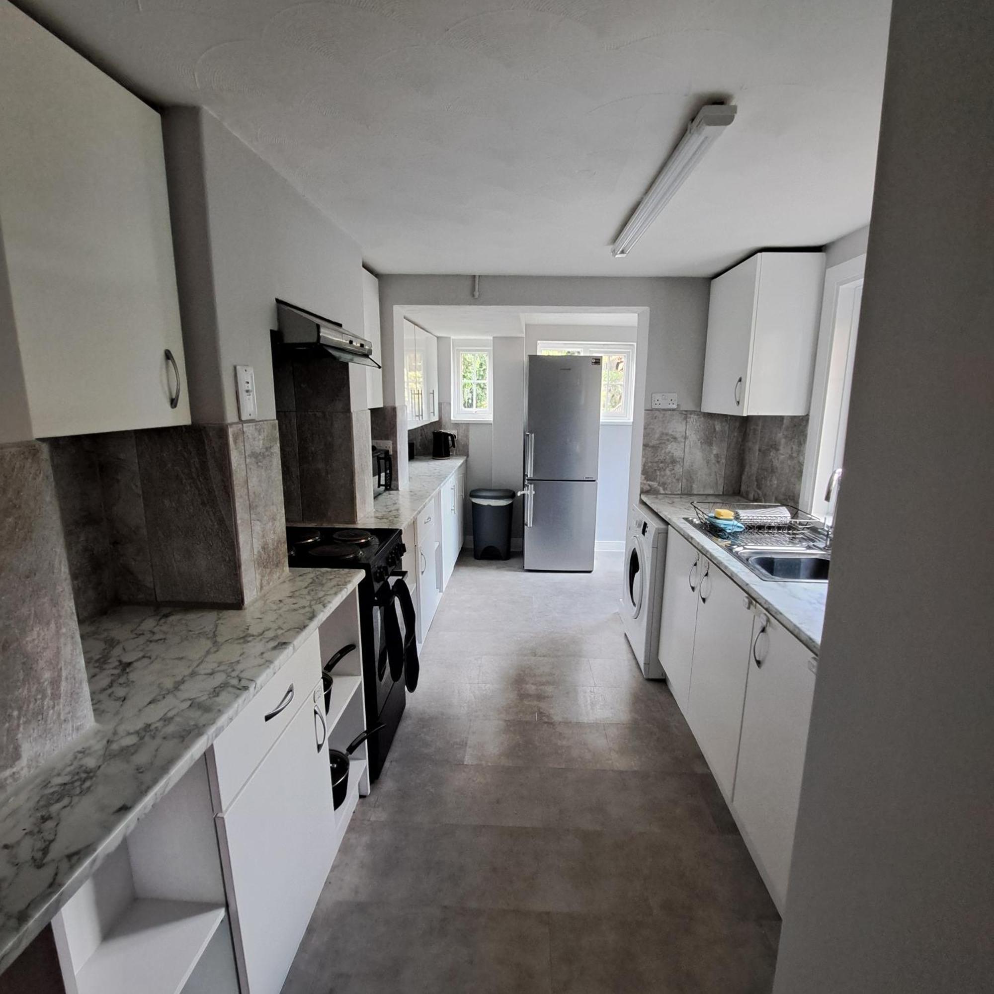 Generous 3 Bed In The Heart Of The Village هنتينجتون المظهر الخارجي الصورة