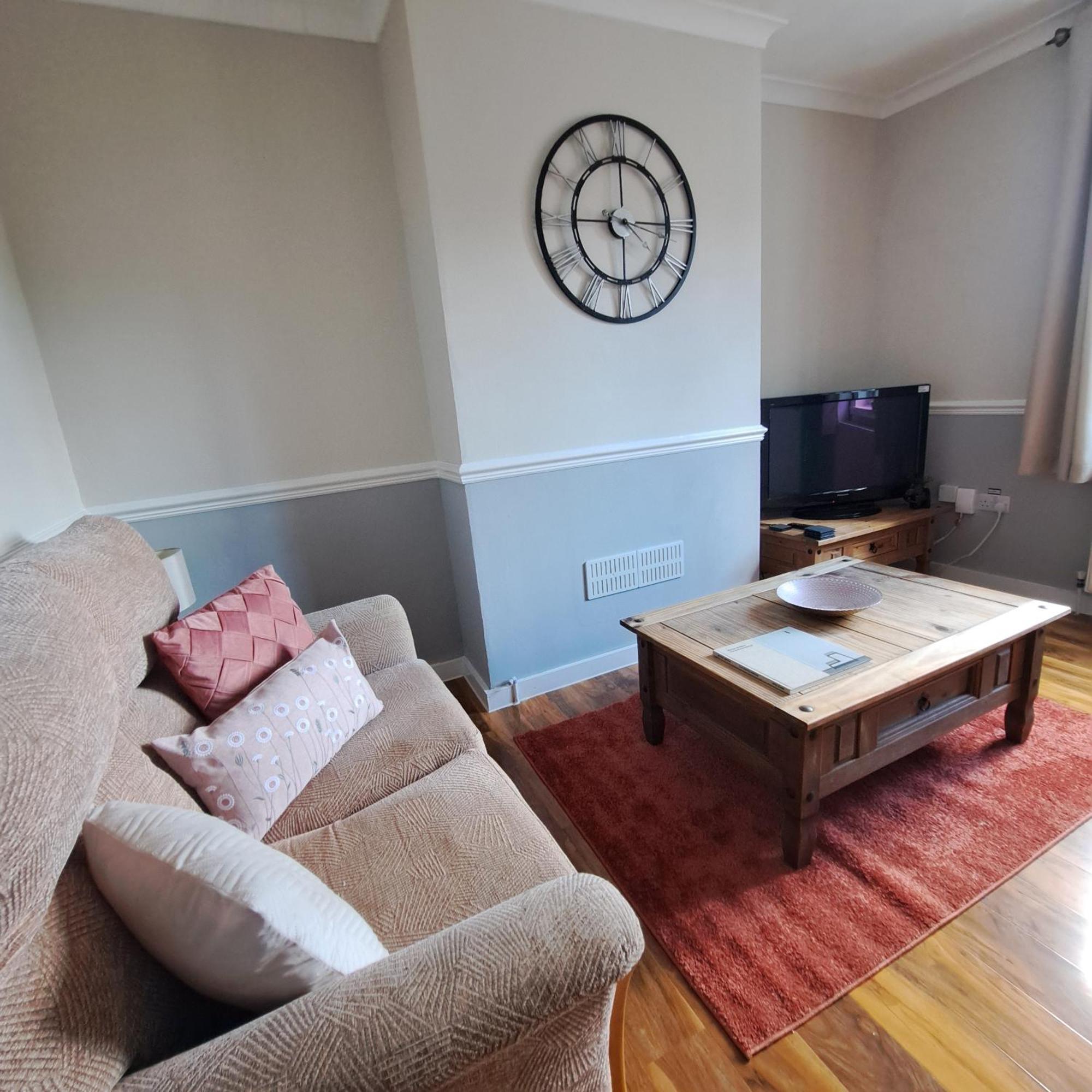 Generous 3 Bed In The Heart Of The Village هنتينجتون المظهر الخارجي الصورة