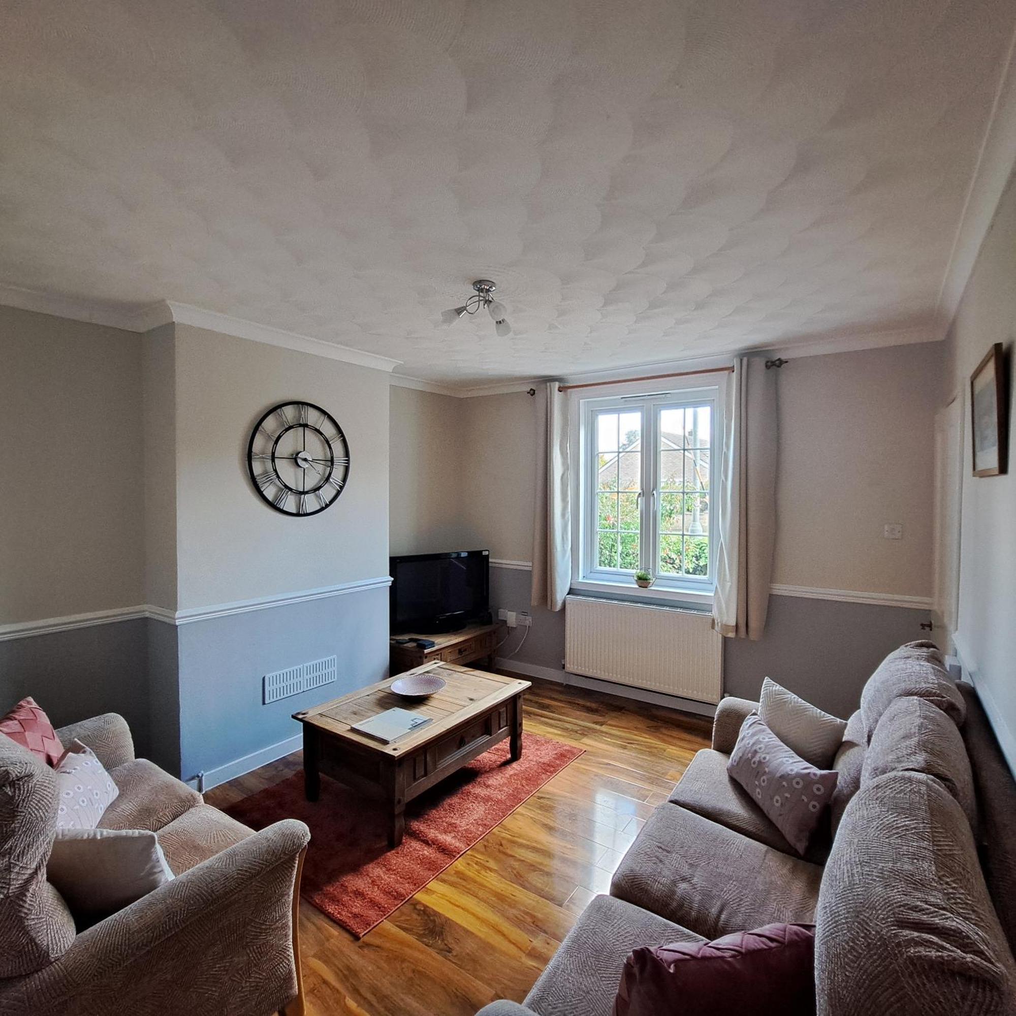 Generous 3 Bed In The Heart Of The Village هنتينجتون المظهر الخارجي الصورة